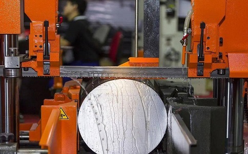 平南立式金属带锯床切削出现跑带故障解决方法！